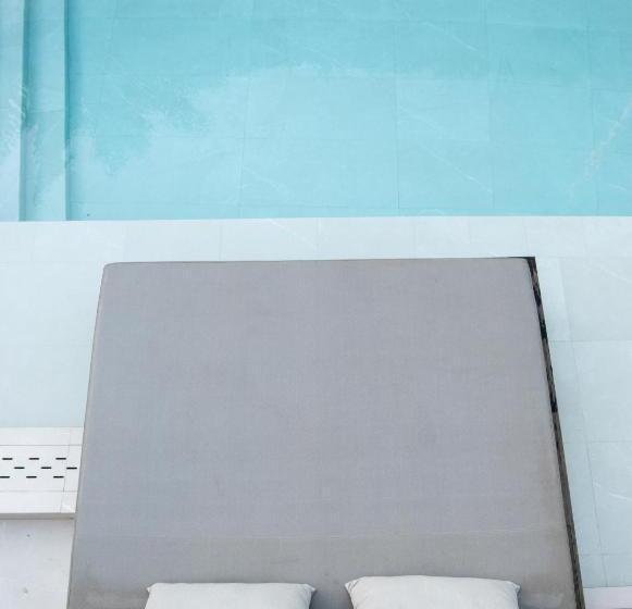 Tensuites - Adults Only