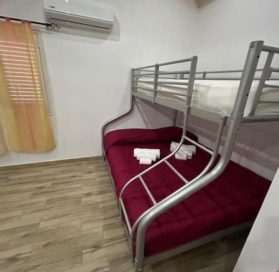 تختخواب و صبحانه Debel House