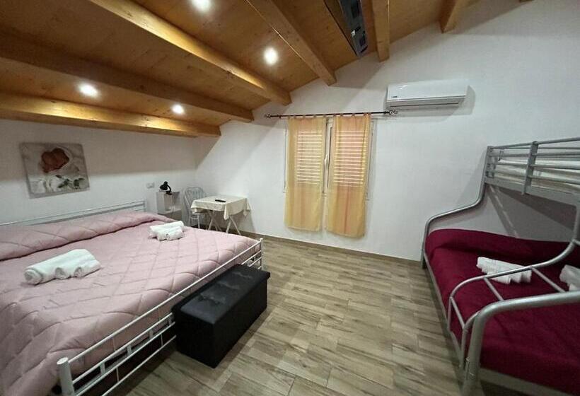 تختخواب و صبحانه Debel House