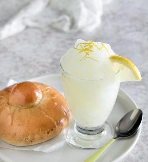 تختخواب و صبحانه Debel House