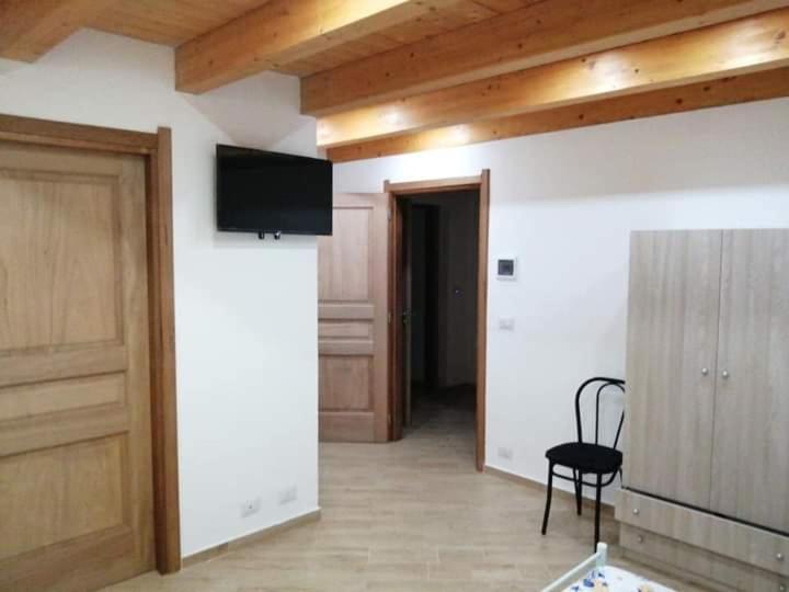 تختخواب و صبحانه Debel House