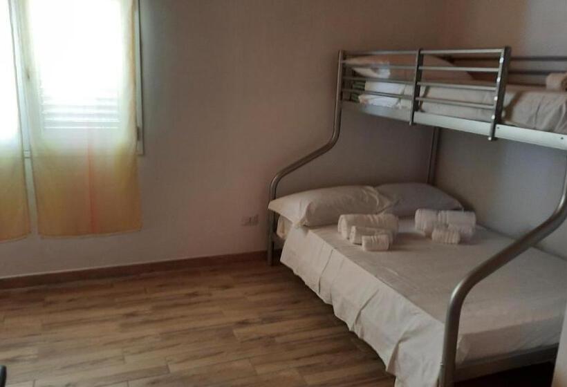 تختخواب و صبحانه Debel House