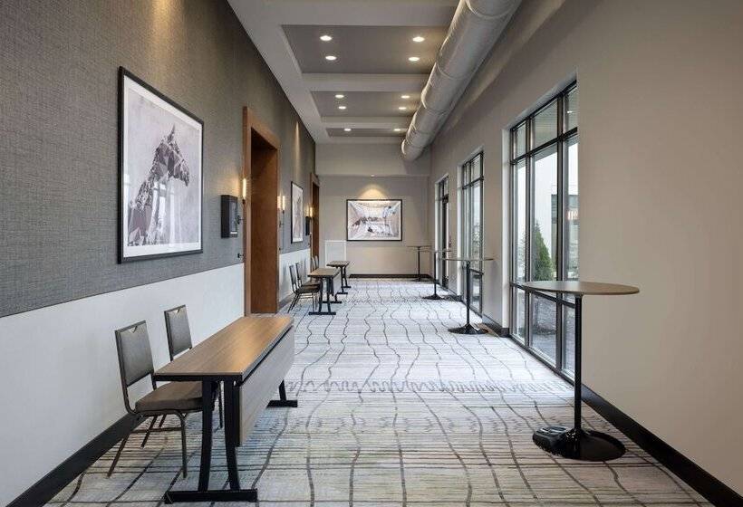 هتل Embassy Suites By Hilton Bowling Green