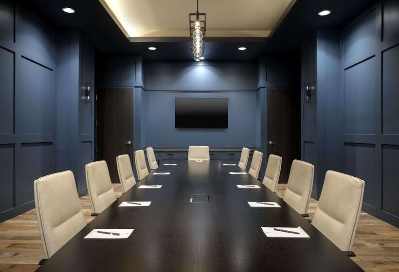 هتل Embassy Suites By Hilton Bowling Green