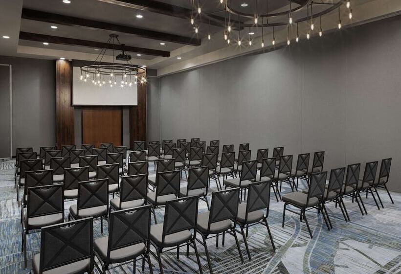 هتل Embassy Suites By Hilton Bowling Green