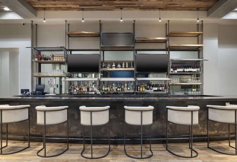 هتل Embassy Suites By Hilton Bowling Green