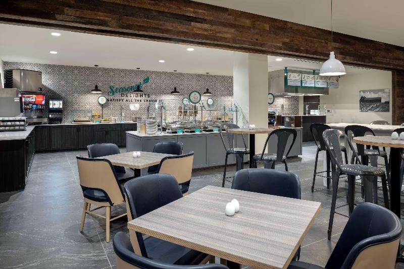 هتل Embassy Suites By Hilton Bowling Green