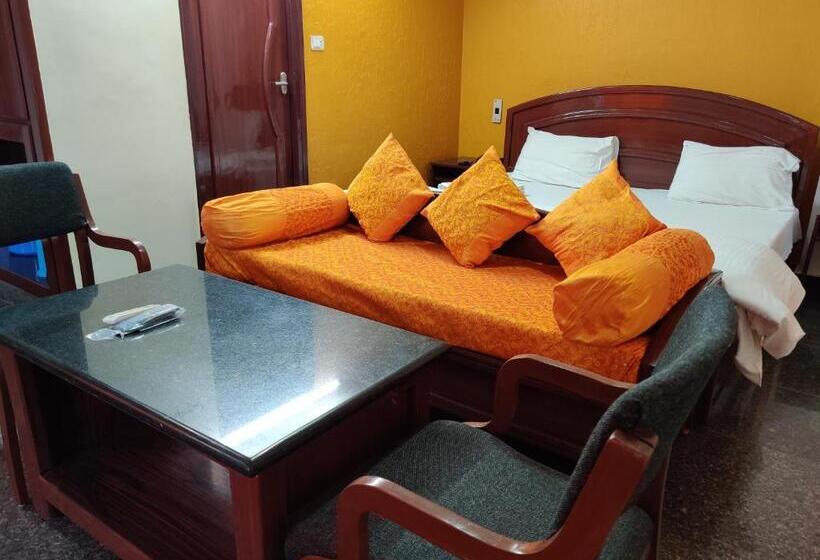 בית מלון כפרי Gangavaram Residency