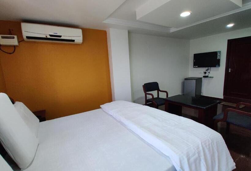 בית מלון כפרי Gangavaram Residency