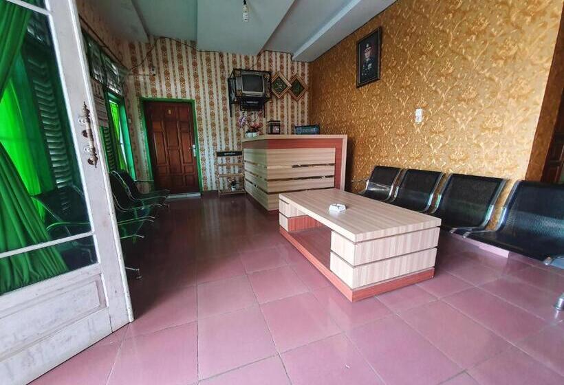 فندق Oyo 91077 Losmen Bunda Arema