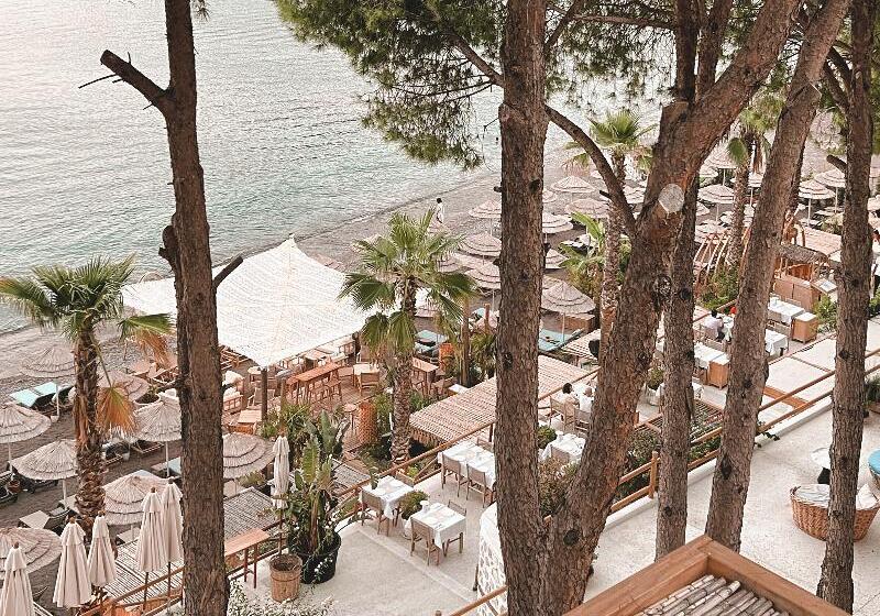 ホテル Perios Beach House Adults Only