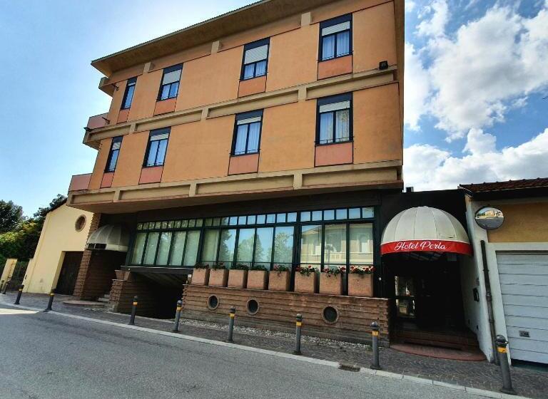 בית מלון כפרי Perla