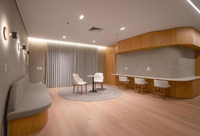 Qoya Hotel Curitiba, Curio Collection By Hilton