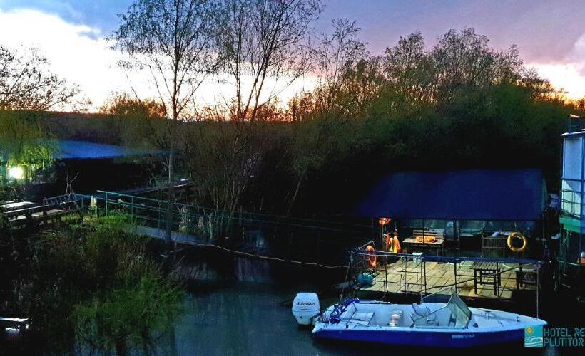 酒店 Restaurant Plutitor Delta Ways