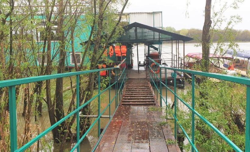 酒店 Restaurant Plutitor Delta Ways