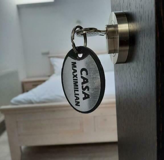 פנסיון Casa De Oaspeti Maximilian