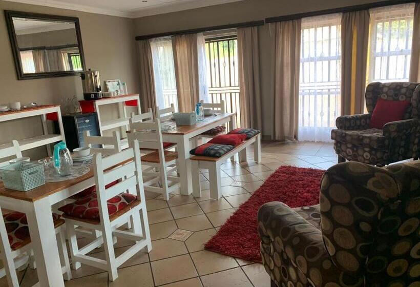 פנסיון Garden Palace Guesthouse