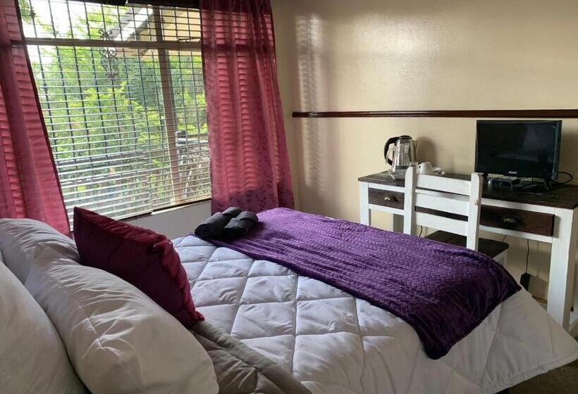 פנסיון Garden Palace Guesthouse