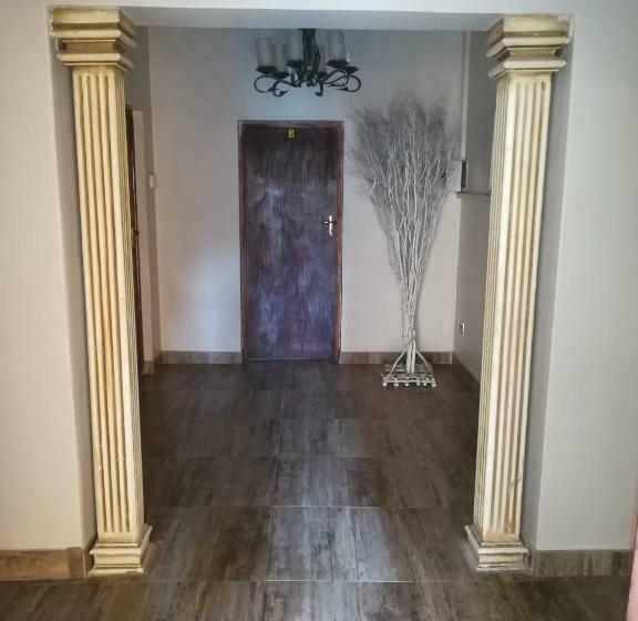 פנסיון Little Paradise Venue And Guesthouse