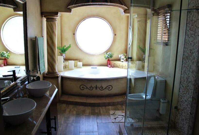 פנסיון Little Paradise Venue And Guesthouse