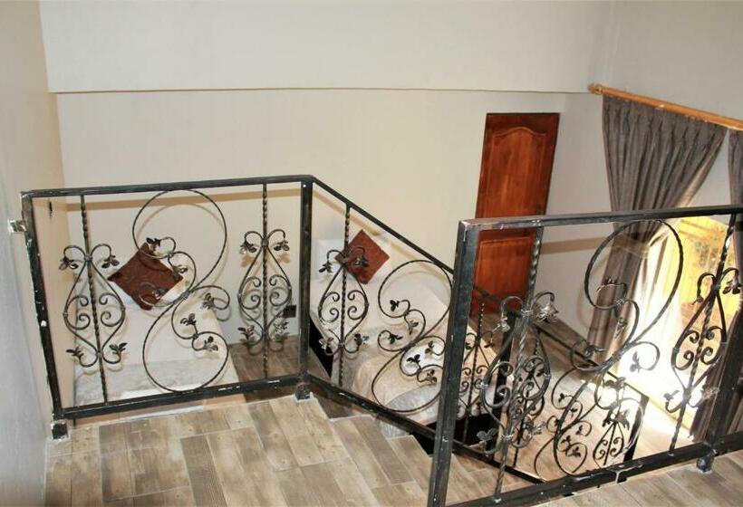 פנסיון Little Paradise Venue And Guesthouse