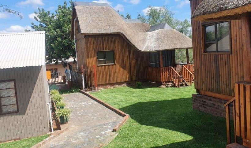 פנסיון Overnight At Prieska