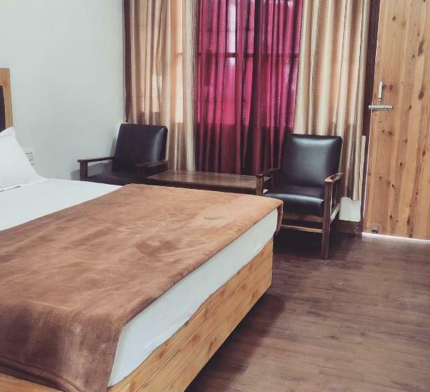 تختخواب و صبحانه The Prasher Lodge, Near Mall Road Manali