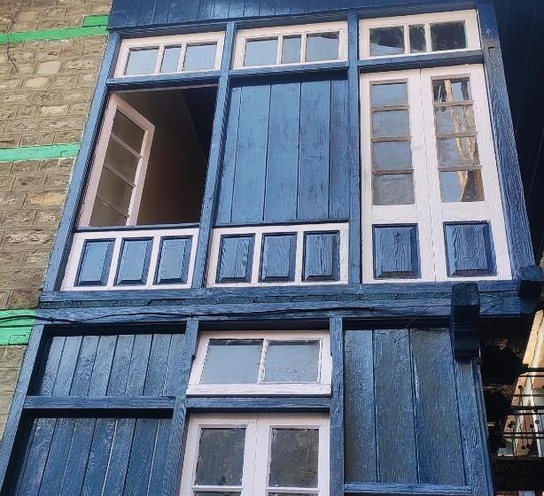 تختخواب و صبحانه The Prasher Lodge, Near Mall Road Manali