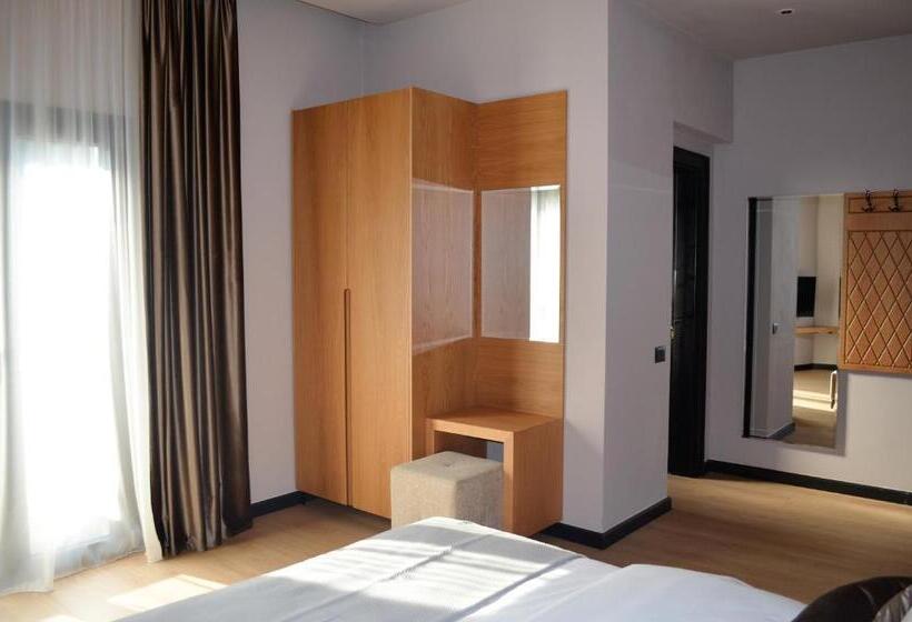 בית מלון כפרי N Peze