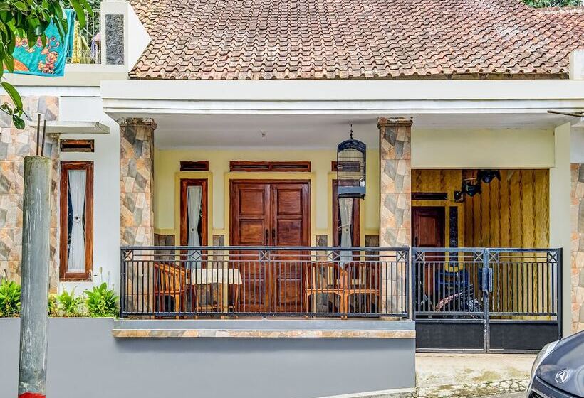 호텔 Spot On 91067 Desa Wisata Santanamekar