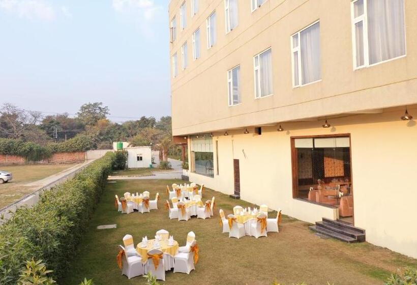 בית מלון כפרי Sterling Mantra Haridwar