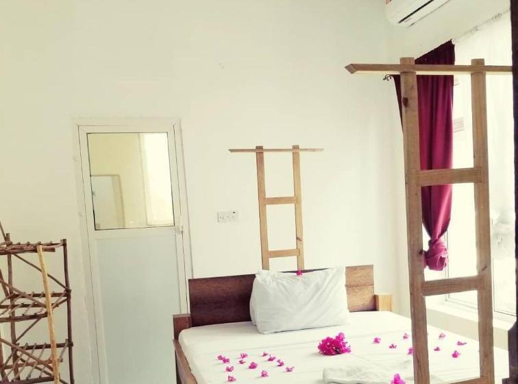 پانسیون Room In Bb   Room Ally At The Beach For 2 3 Guests