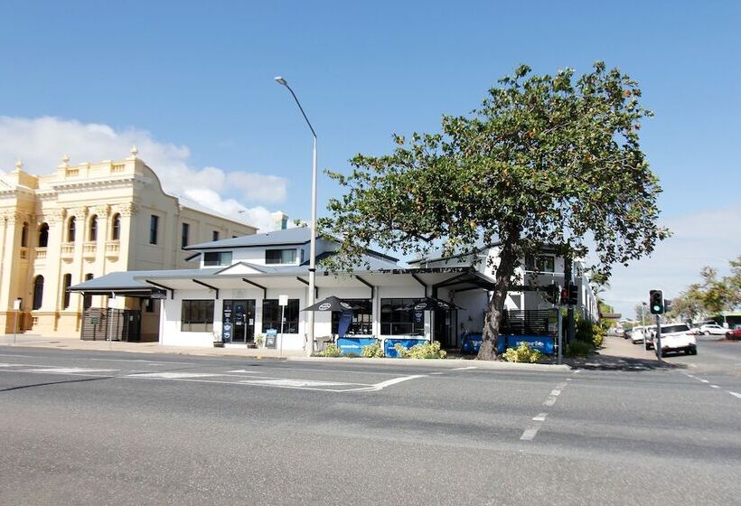 Coffee House Apartment Motel