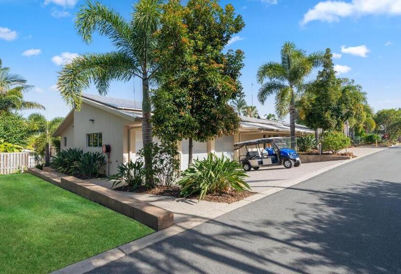 فندق Ashmore Palms Holiday Village