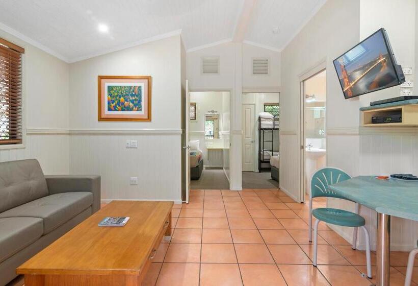 فندق Ashmore Palms Holiday Village