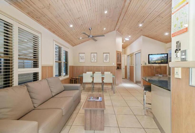 فندق Ashmore Palms Holiday Village