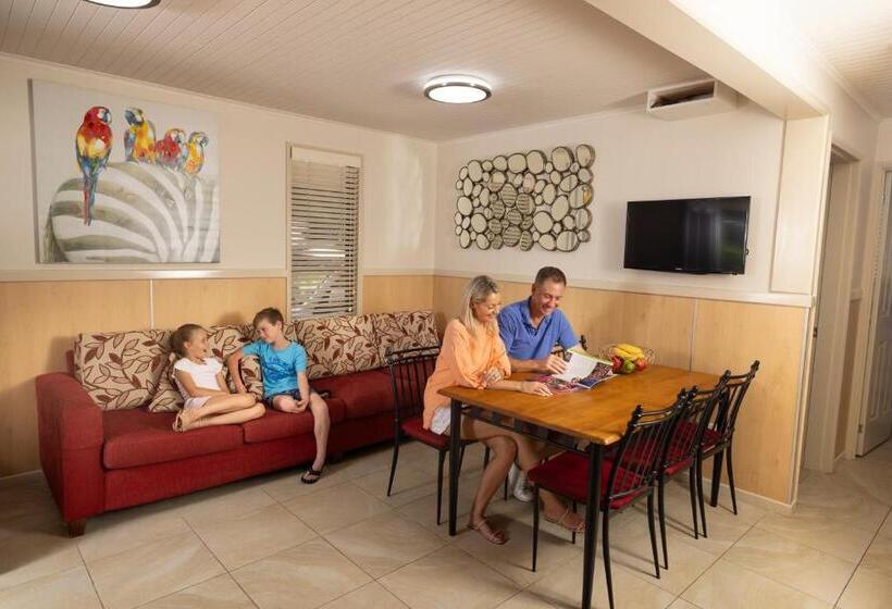 فندق Ashmore Palms Holiday Village