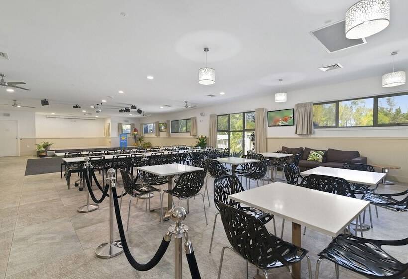 فندق Ashmore Palms Holiday Village