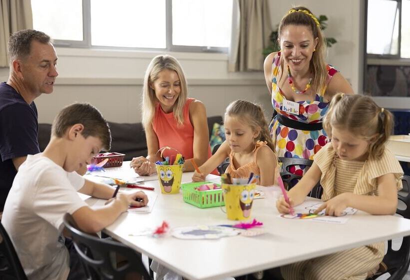 فندق Ashmore Palms Holiday Village