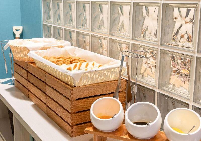 Отель Comfort Inn Naha Tomari Port