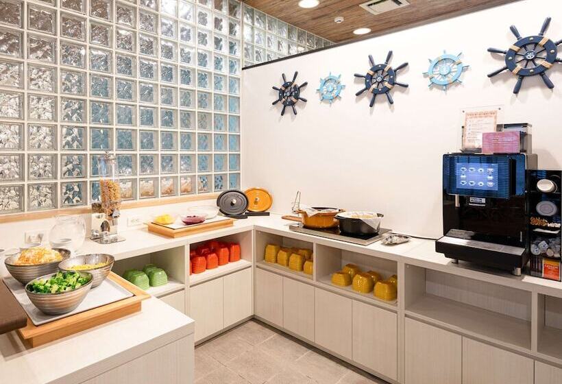 Отель Comfort Inn Naha Tomari Port