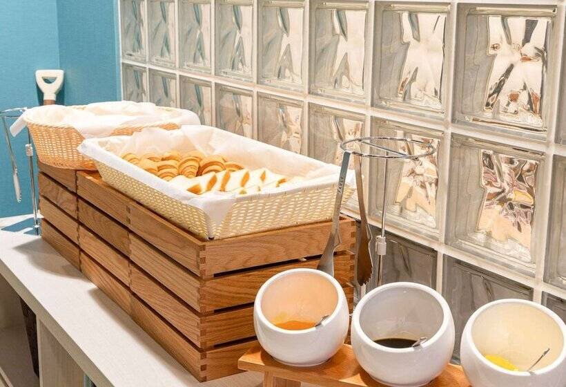 Отель Comfort Inn Naha Tomari Port