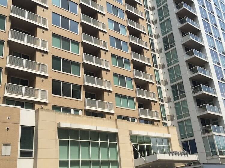 בית מלון כפרי Concord By Executive Apartments