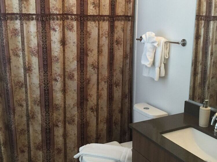 בית מלון כפרי Concord By Executive Apartments