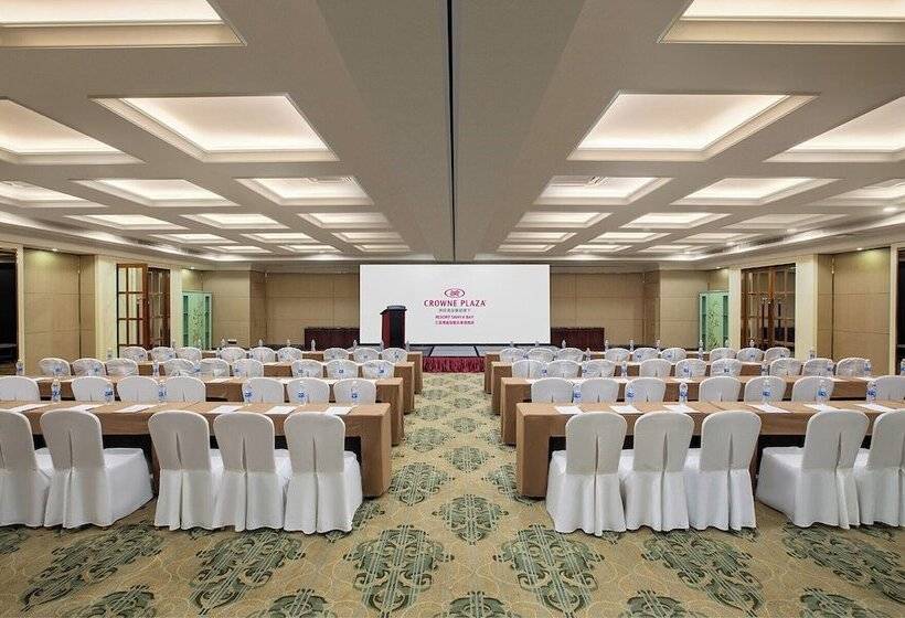 Отель Crowne Plaza Resort Sanya Bay, An Ihg