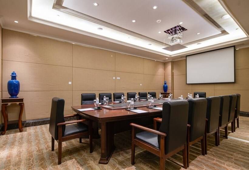 Отель Crowne Plaza Resort Sanya Bay, An Ihg