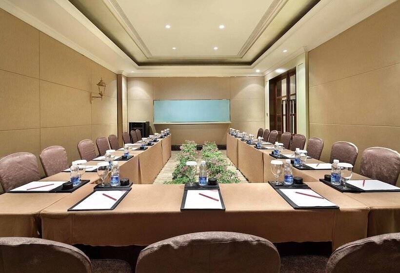 Отель Crowne Plaza Resort Sanya Bay, An Ihg