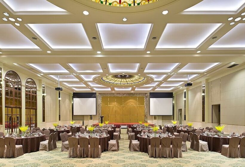 Отель Crowne Plaza Resort Sanya Bay, An Ihg