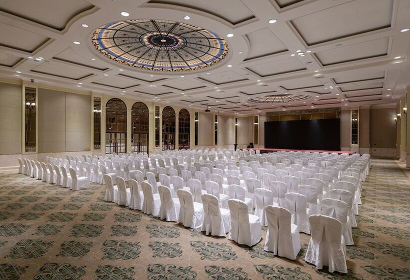 Отель Crowne Plaza Resort Sanya Bay, An Ihg