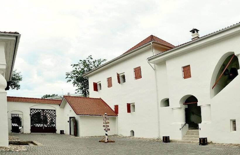 هتل Dvor Podznoeva